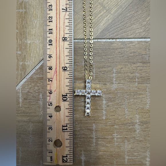 14k Gold plated beautiful Cross Necklace - AAA CZ’s very sparkly - Picture 8 of 8